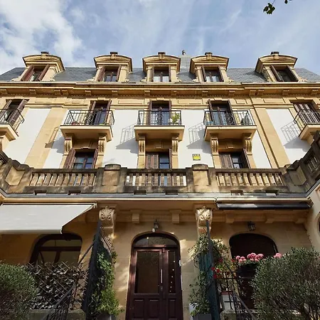 Eiffel - The Collection Апартаменты *